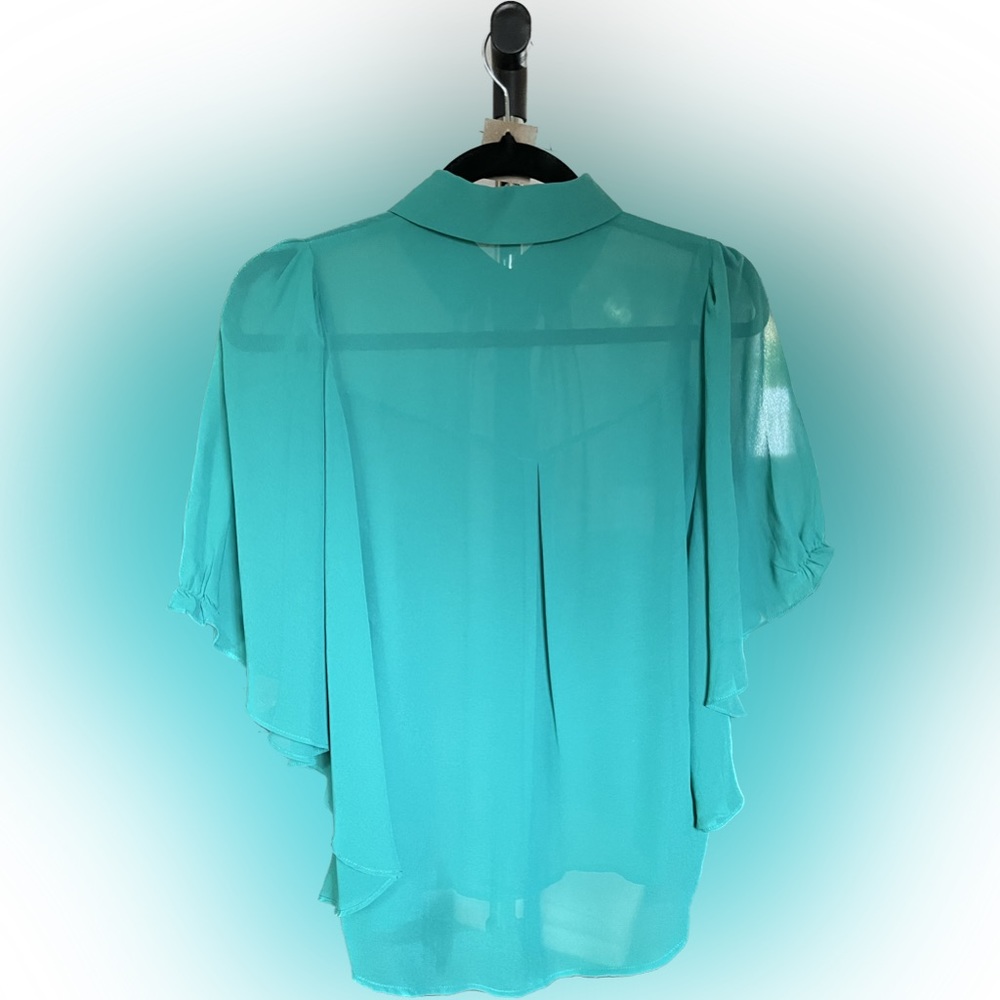 NWOT Maddy k Batwing Sleeve Flowy Top - Picture 2 of 4